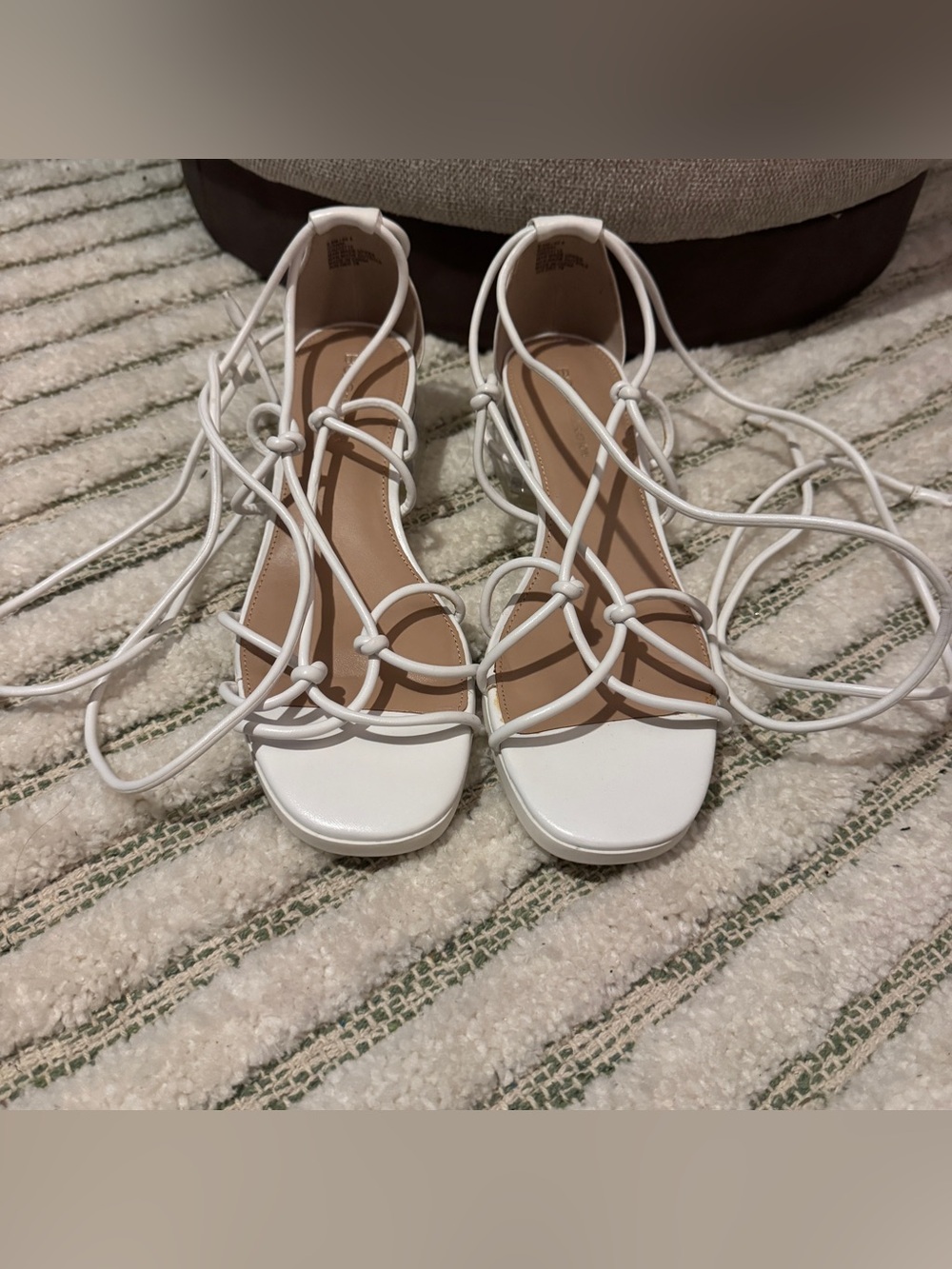 BCBGeneration Telila White Knotted Lace-Up Clear Lucite Block Heels Sz 9.5